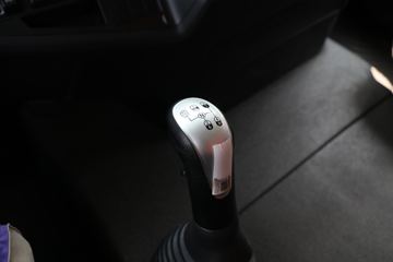 �й����� �ǵ¿�SITRAK G5�ؿ� 270���� 4X2 6.8�ײ�դʽ�ػ���(����)(����8��)ͼƬ