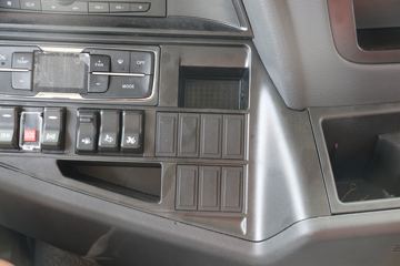 �й����� �ǵ¿�SITRAK G5�ؿ� 270���� 4X2 6.8�ײ�դʽ�ػ���(����)(����8��)ͼƬ