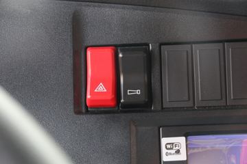 �й����� �ǵ¿�SITRAK G5�ؿ� 270���� 4X2 6.8�ײ�դʽ�ػ���(����)(����8��)ͼƬ