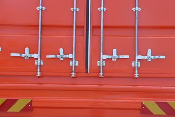 �й����� �ǵ¿�SITRAK G5�ؿ� 270���� 4X2 6.8�ײ�դʽ�ػ���(����)(����8��)ͼƬ