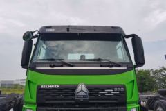 中国重汽成都商用车 豪沃V7-X 350马力 8X4 5.6米自卸车(国六)