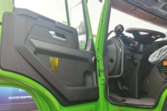 中国重汽成都商用车 豪沃V7-X 350马力 8X4 5.6米自卸车(国六)