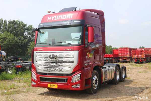 现代商用车 新一代创虎重卡 540马力 6X4 AMT自动挡牵引车(国六)(CHM4250KPQ46T)