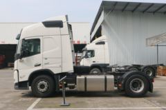 沃尔沃 新FM重卡 460马力 4X2 自动挡牵引车(国六)