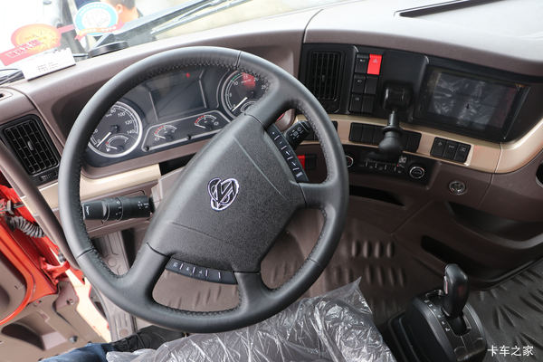 乘龙H7国六牵引车焦作市火热促销中！