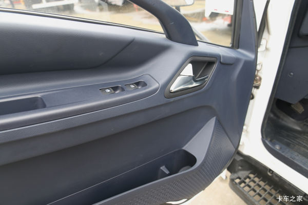 翼放ES载货车哈尔滨市火热促销中 让利高达0.3万