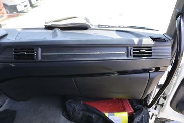 �������ó� ���KR 260���� 4X2 9.8����ʽ�ػ���(��Һ��)(����)(DFH5180XXYE8)ͼƬ