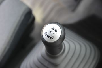 �������ó� ���KR 260���� 4X2 9.8����ʽ�ػ���(��Һ��)(����)(DFH5180XXYE8)ͼƬ