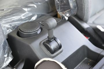 �������ó� ���KR 260���� 4X2 9.8����ʽ�ػ���(��Һ��)(����)(DFH5180XXYE8)ͼƬ