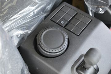 �������ó� ���KR 260���� 4X2 9.8����ʽ�ػ���(��Һ��)(����)(DFH5180XXYE8)ͼƬ