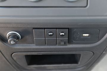 �������ó� ���KR 260���� 4X2 9.8����ʽ�ػ���(��Һ��)(����)(DFH5180XXYE8)ͼƬ