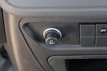 �������ó� ���KR 260���� 4X2 9.8����ʽ�ػ���(��Һ��)(����)(DFH5180XXYE8)ͼƬ