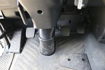 �������ó� ���KR 260���� 4X2 9.8����ʽ�ػ���(��Һ��)(����)(DFH5180XXYE8)ͼƬ