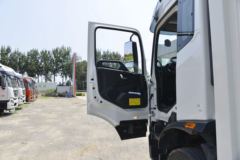 东风商用车 天锦KR 260马力 4X2 9.8米厢式载货车(带液缓)(国六)(DFH5180XXYE8)