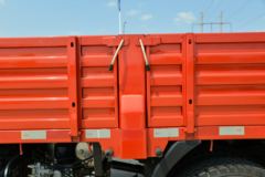 凯马 凯捷M6 尊享版 190马力 5.33米栏板载货车(国六)(红色)(KMC1162A420P6)