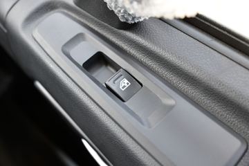 ���� ���� 220���� 4X2 6.75�������ػ���(����)(KMC1180A530P6)ͼƬ