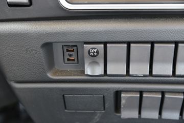 ���� ���� 220���� 4X2 6.75�������ػ���(����)(KMC1180A530P6)ͼƬ