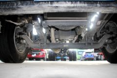 青岛解放 龙VH中卡 2.0版 220马力 4X2 8.8米翼开启厢式载货车(国六)(CA5180XYKPK1L7E6A80)