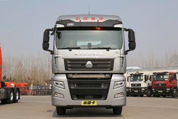 中国重汽 汕德卡SITRAK G7重卡 460马力 6X4 LNG自动挡牵引车(ZZ4256V384HF1LB)