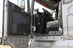 中国重汽 汕德卡SITRAK G7重卡 460马力 6X4 AMT自动挡LNG牵引车(国六)(ZZ4256V384HF1LB)