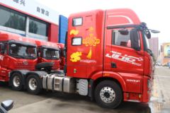 青岛解放 JH6⁺重卡 生活舱版 四季款 550马力 6X4 AMT自动挡牵引车(国六)(CA4250P33K25T1E5A80)