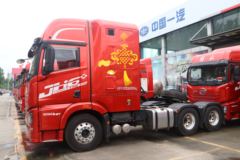青岛解放 JH6⁺重卡 生活舱版 四季款 550马力 6X4 AMT自动挡牵引车(国六)(CA4250P33K25T1E5A80)