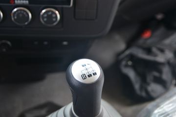 �������ó� ���KR ���ʰ� 260���� 4X2 6.8�ײ�դʽ�ػ���ͼƬ