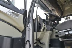 中国重汽 豪沃N5G中卡 250马力 4X2 9.65米厢式载货车(国六)(ZZ5187XXYK711JF1)