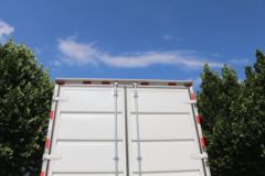 青岛解放 JK6中卡 220马力 4X2 8.3米厢式载货车(国六)(CA5180XXYP28K1L5E6A80)