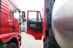 上汽红岩 杰狮C6重卡 440马力 6X4 LNG牵引车(国六)(457后桥)(CQ4257HD12384T)