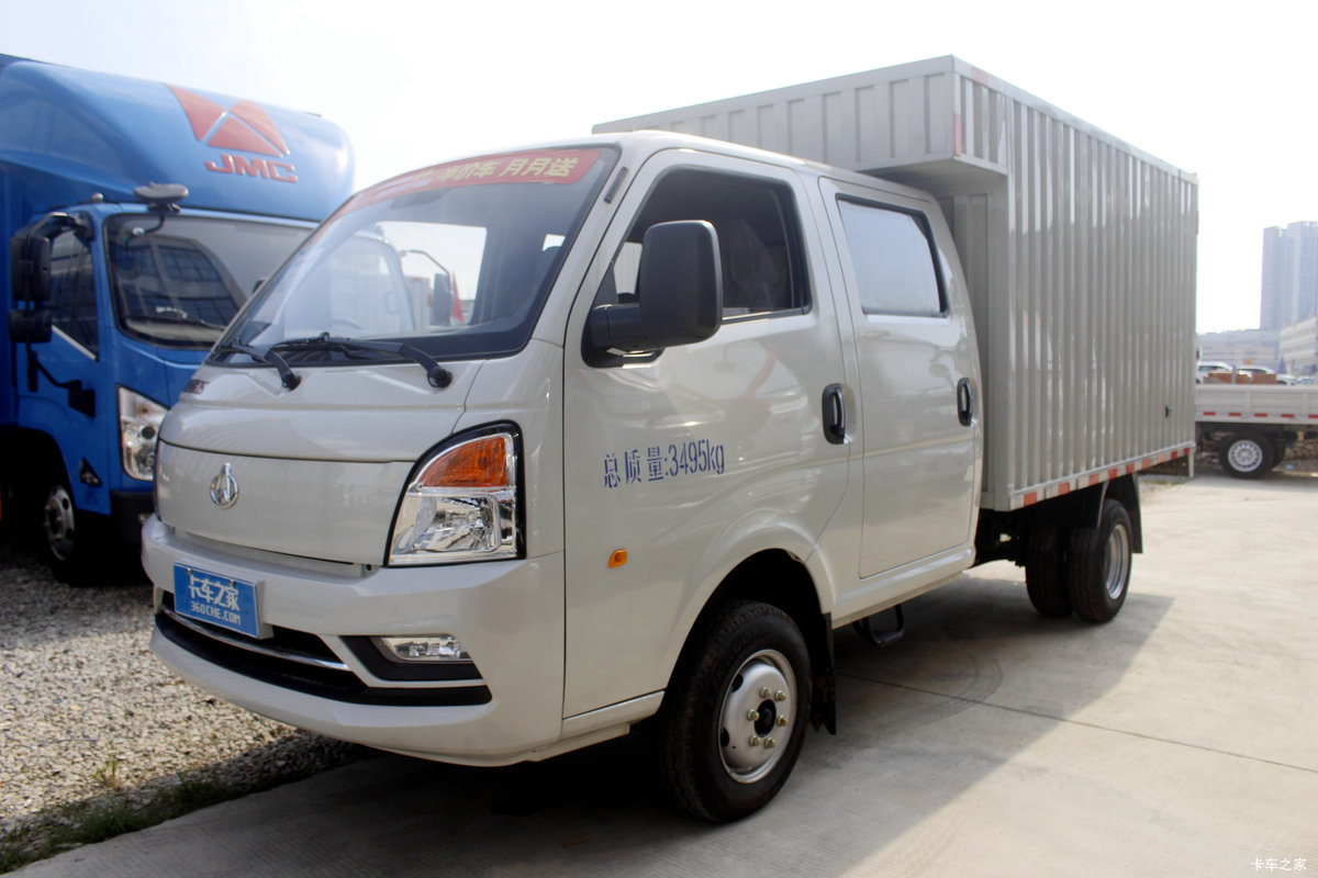 长安跨越者D5 PLUS 舒适型 2.0L 144马力 汽油 3.035米双排厢式小卡