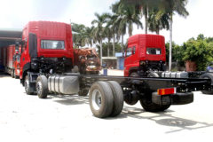 东风商用车 天龙KL重卡 舒适版 300马力 6X2 9.6米厢式载货车(高顶)