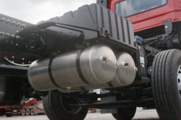 �������ó� ����KL�ؿ� ���ʰ� 300���� 6X2 9.6����ʽ�ػ���(�߶�)ͼƬ