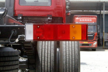 �������ó� ����KL�ؿ� ���ʰ� 300���� 6X2 9.6����ʽ�ػ���(�߶�)ͼƬ