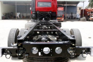 �������ó� ����KL�ؿ� ���ʰ� 300���� 6X2 9.6����ʽ�ػ���(�߶�)ͼƬ