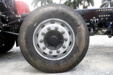 �������ó� ����KL�ؿ� ���ʰ� 300���� 6X2 9.6����ʽ�ػ���(�߶�)ͼƬ