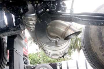 �������ó� ����KL�ؿ� ���ʰ� 300���� 6X2 9.6����ʽ�ػ���(�߶�)ͼƬ