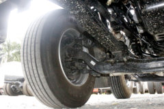 东风商用车 天龙KL重卡 舒适版 300马力 6X2 9.6米厢式载货车(高顶)