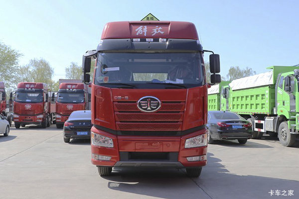 一汽解放 新J6P重卡 460马力 6X4危险品牵引车(国六)(CA4250P66K25T1E6Z)