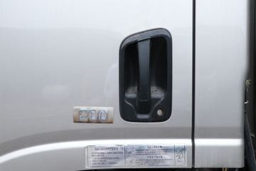 �ִ����ó� ��ͼ200 88���� 4X2 3.7�׵�����ʽ�ῨͼƬ