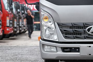 �ִ����ó� ��ͼ200 88���� 4X2 3.7�׵�����ʽ�ῨͼƬ