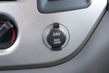 �ִ����ó� ��ͼ200 88���� 4X2 3.7�׵�����ʽ�ῨͼƬ