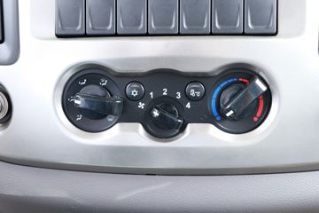 �ִ����ó� ��ͼ200 88���� 4X2 3.7�׵�����ʽ�ῨͼƬ