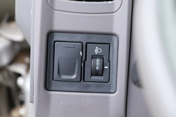 �ִ����ó� ��ͼ200 88���� 4X2 3.7�׵�����ʽ�ῨͼƬ