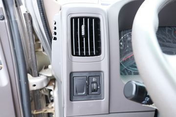 �ִ����ó� ��ͼ200 88���� 4X2 3.7�׵�����ʽ�ῨͼƬ