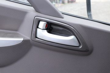 �ִ����ó� ��ͼ200 88���� 4X2 3.7�׵�����ʽ�ῨͼƬ