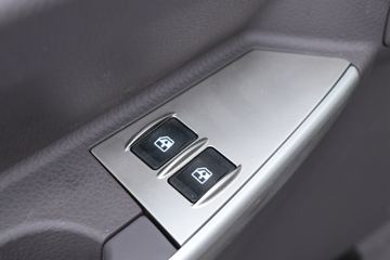 �ִ����ó� ��ͼ200 88���� 4X2 3.7�׵�����ʽ�ῨͼƬ