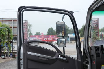 �ִ����ó� ��ͼ200 88���� 4X2 3.7�׵�����ʽ�ῨͼƬ