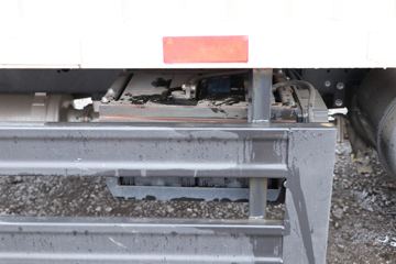 �ִ����ó� ��ͼ200 88���� 4X2 3.7�׵�����ʽ�ῨͼƬ