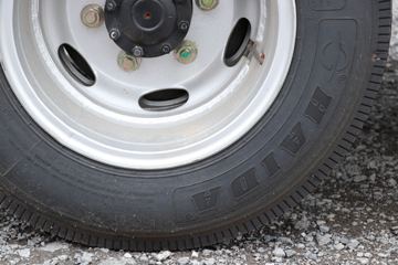 �ִ����ó� ��ͼ200 88���� 4X2 3.7�׵�����ʽ�ῨͼƬ